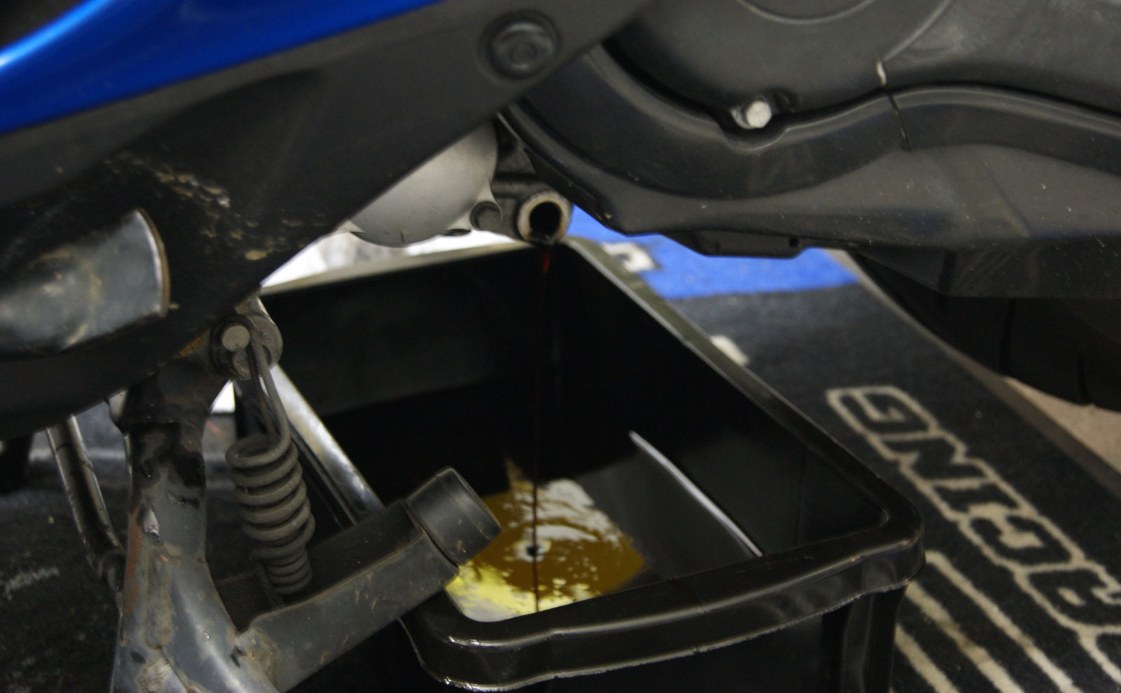 バイクのエンジンオイル交換について ブログ Moto Maintenance Garage
